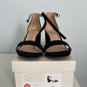 A new Day dress sandals 7 1/2